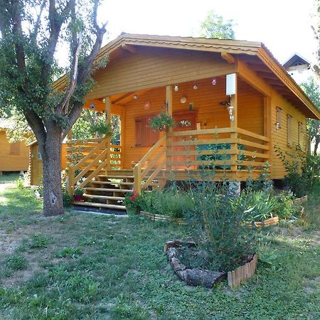 Camping, Hotel De Plein Air Les Cariamas Chateauroux-les-Alpes Eksteriør billede
