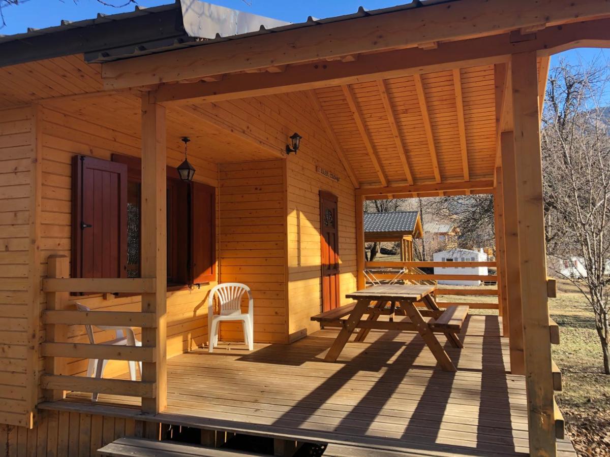 Camping, Hotel De Plein Air Les Cariamas Chateauroux-les-Alpes Eksteriør billede