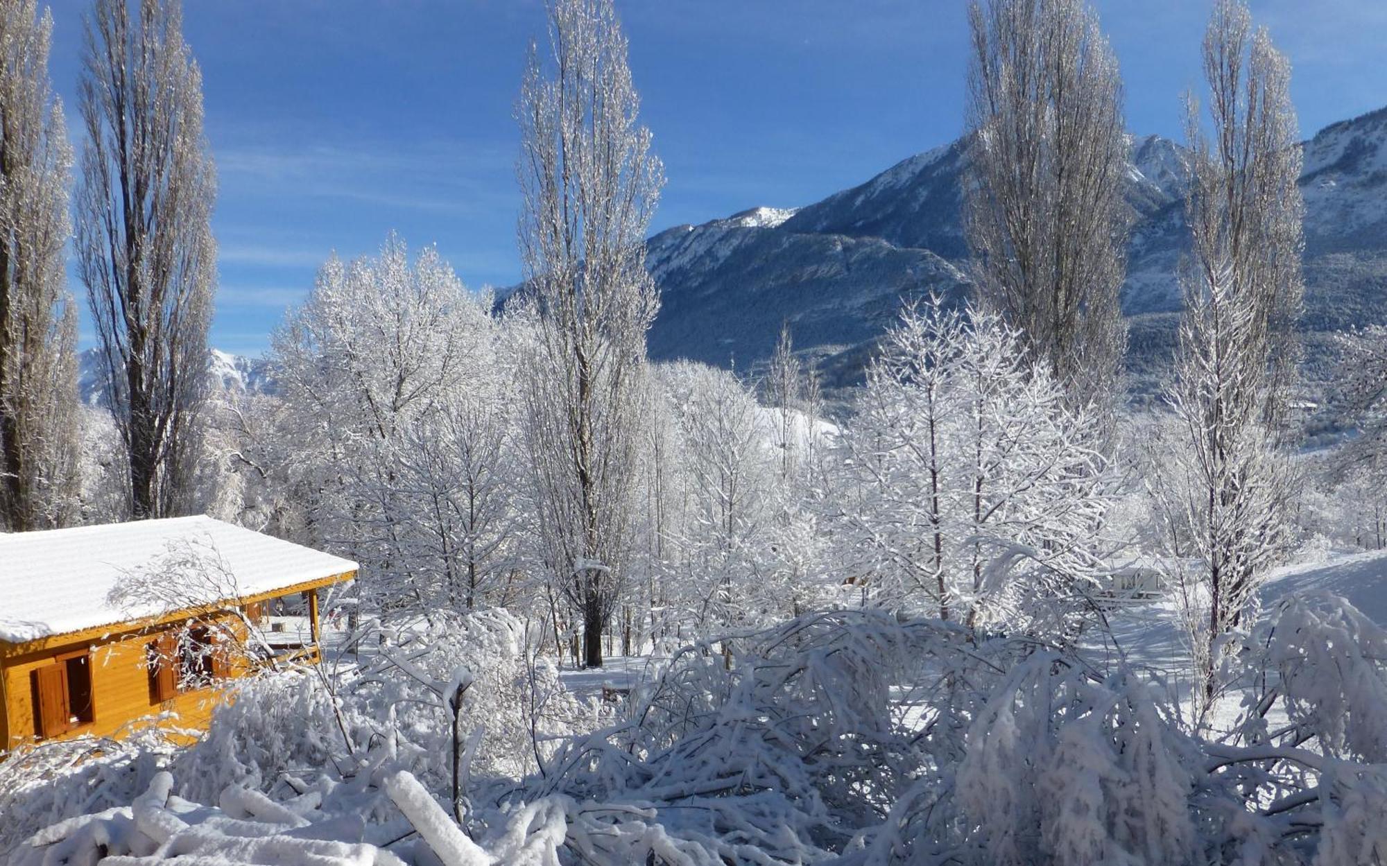 Camping, Hotel De Plein Air Les Cariamas Chateauroux-les-Alpes Eksteriør billede