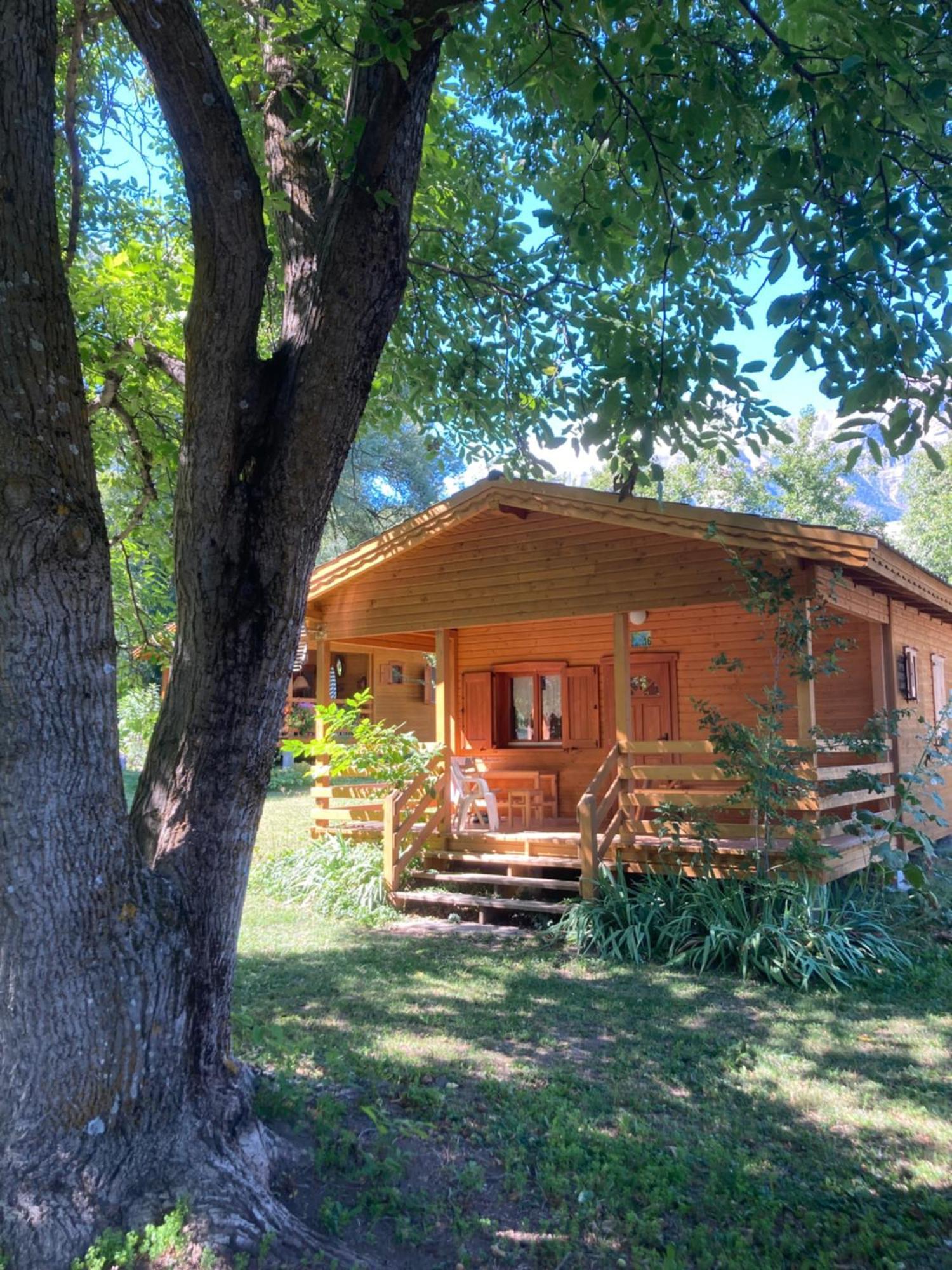 Camping, Hotel De Plein Air Les Cariamas Chateauroux-les-Alpes Eksteriør billede