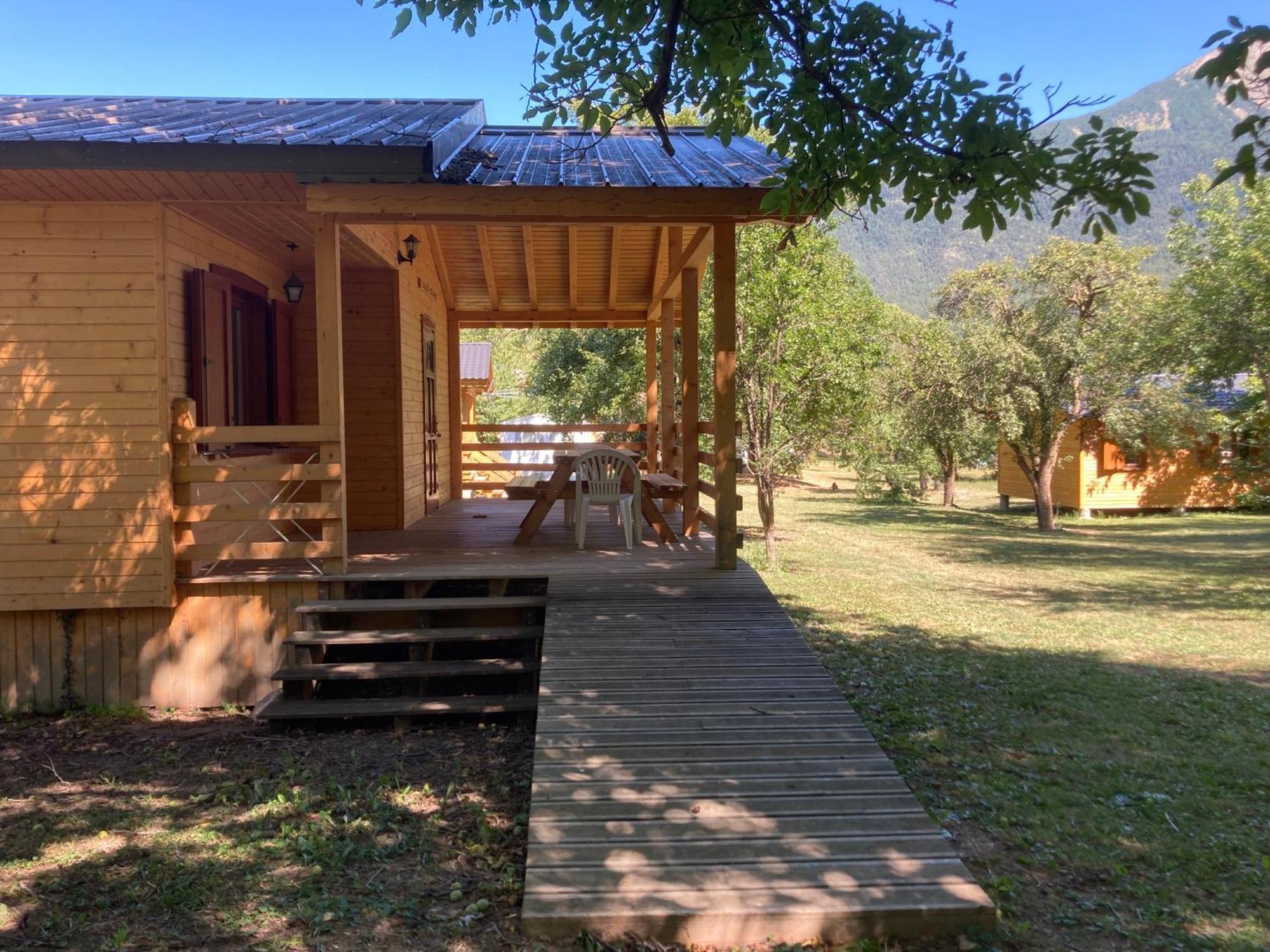 Camping, Hotel De Plein Air Les Cariamas Chateauroux-les-Alpes Eksteriør billede